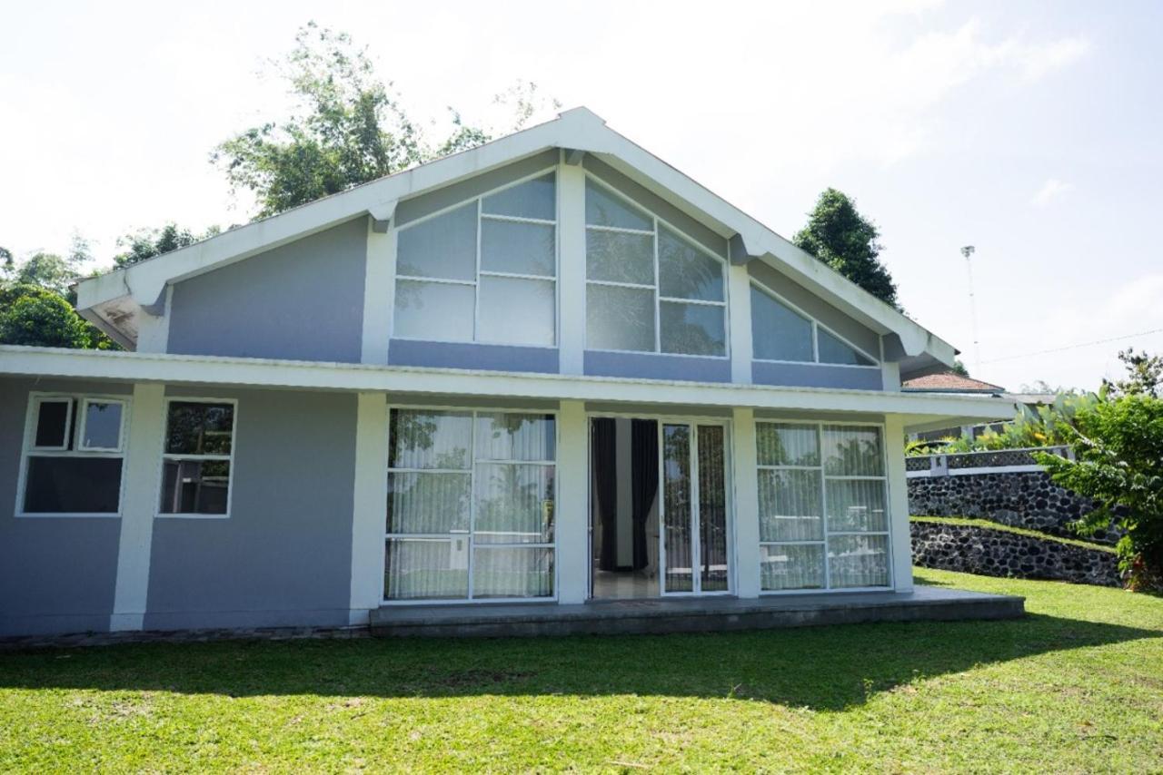 Villa Languket I Bedojo Exterior photo
